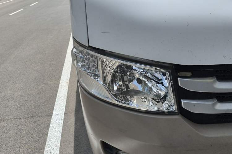 Used Foton Scenic G7 2017 2.0L Long-Wheelbase Commercial Van High Roof 6-Seater 4Q20M Right Front Headlight