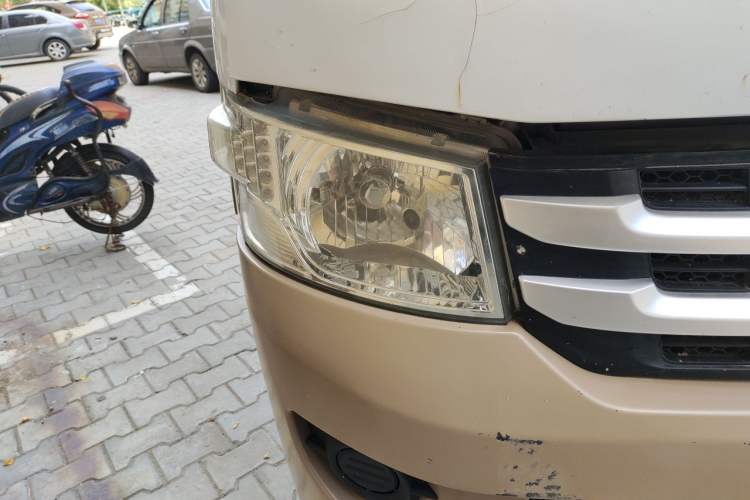 Used Foton Scenic G7 2017 2.0L Long-Wheelbase Commercial Van High Roof 2 Seats 4Q20M Right Front Headlight