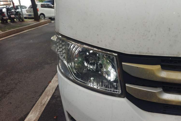 Used Foton Scenic G7 2017 2.0L Long-Wheelbase Commercial Van High Roof 6-Seater 4Q20M Right Front Headlight