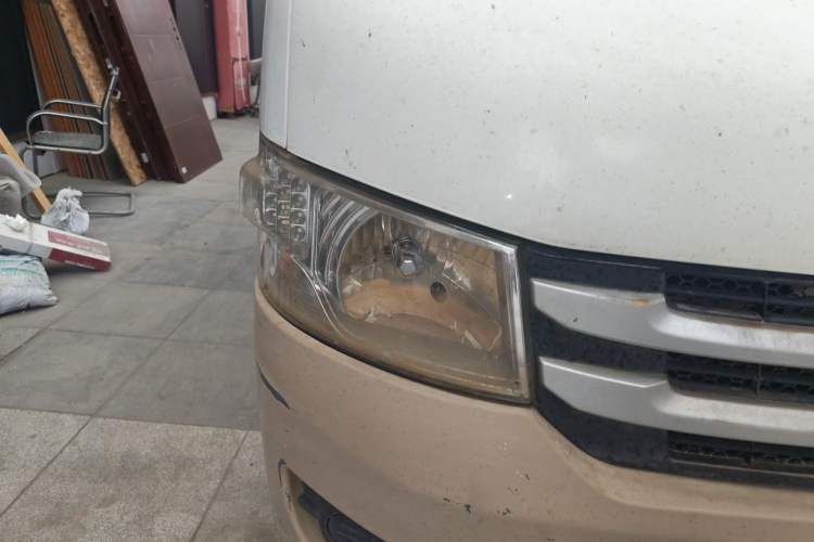 Used Foton Scenic G7 2017 2.0L Short-Wheelbase Commercial Van Flat Roof 6-Seater 4Q20M Right Front Headlight