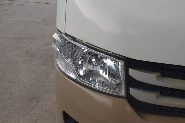 Used Foton Scenic G7 2017 2.0L Short-Wheelbase Commercial Van High Roof 4 Seats 4Q20M Right Front Headlight