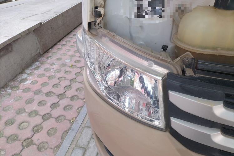 Used Foton Scenic G7 2017 2.0L Long-Wheelbase Commercial Van High Roof 6-Seater 4Q20M Right Front Headlight