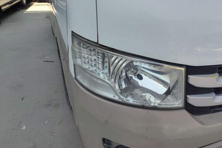 Used Foton Scenic G7 2017 2.0L Long-Wheelbase Commercial Van High Roof 2 Seats 4Q20M Right Front Headlight