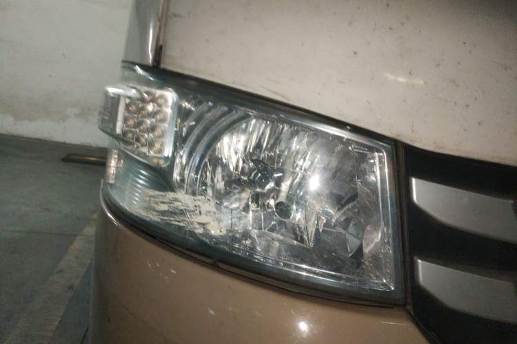 Used Foton Scenic G7 2017 2.0L Long-Wheelbase Commercial Van High Roof 6-Seater 4Q20M Right Front Headlight
