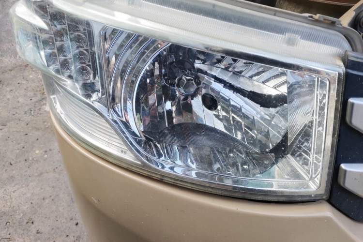 Used Foton Scenic G7 2017 2.0L Short-Wheelbase Commercial Van Flat Roof 4 Seats 4Q20M Right Front Headlight