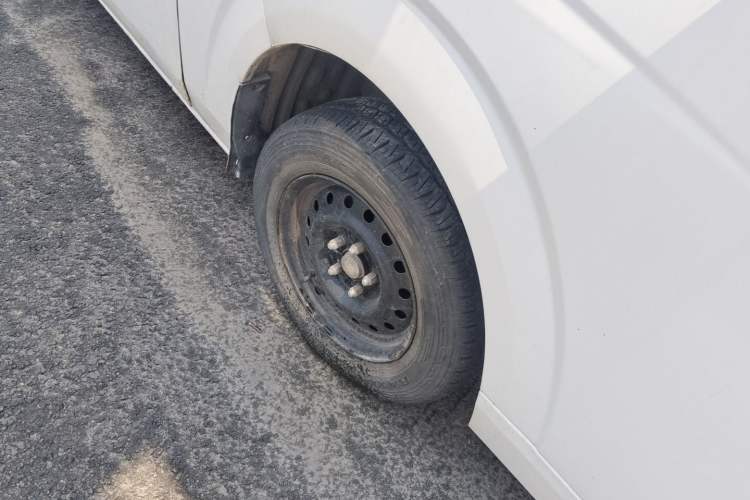 Used Foton Scenic G7 2017 2.0L Short-Wheelbase Commercial Van Flat Roof 6-Seater 4Q20M Right Front Wheel Hub