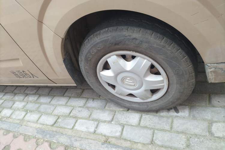 Used Foton Scenic G7 2017 2.0L Long-Wheelbase Commercial Van High Roof 6-Seater 4Q20M Right Front Wheel Hub