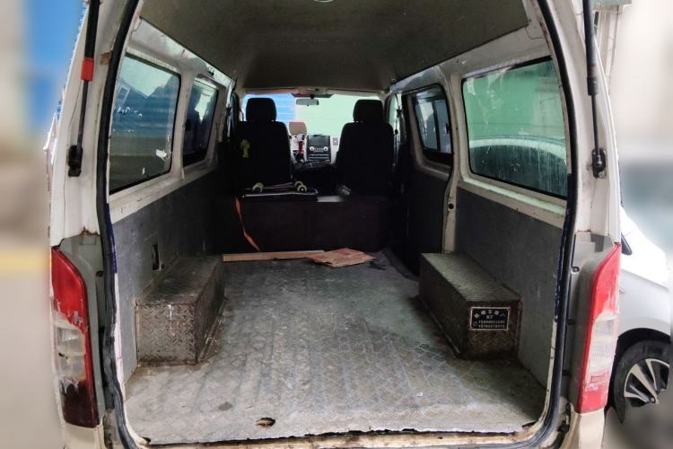 Used Foton Scenic G7 2017 2.0L Short-Wheelbase Commercial Van High Roof 6-Seater 4Q20M Trunk