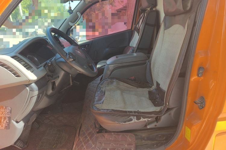 Used Foton Scenic G7 2017 2.0L Long-Wheelbase Commercial Van High Roof 2 Seats 4Q20M Left Front Seat