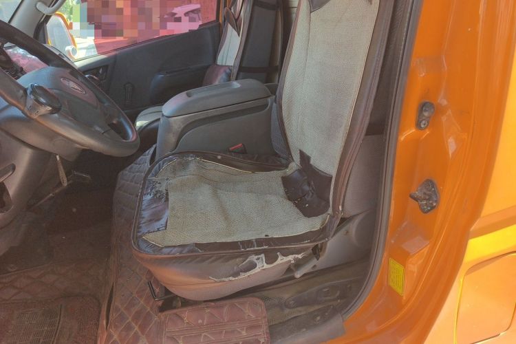 Used Foton Scenic G7 2017 2.0L Long-Wheelbase Commercial Van High Roof 2 Seats 4Q20M Left Rear Seat