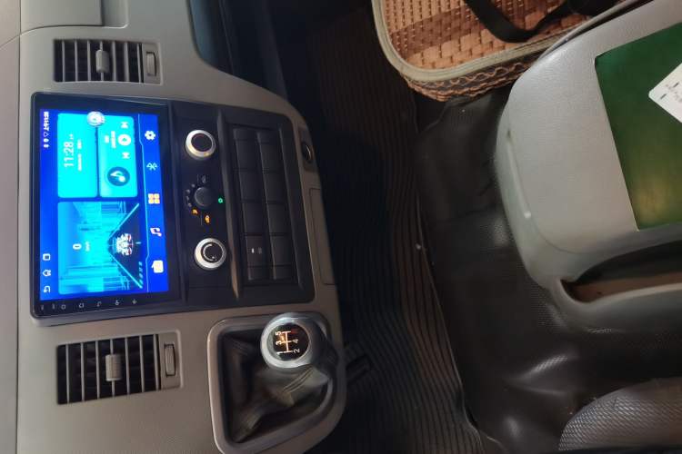 Used Foton Scenic G7 2019 2.4L Long Wheelbase High-Roof 2-Seater China VI 4K22D4M Audio And AC Panel