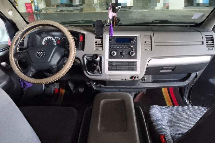 Used Foton Scenic G7 2019 2.4L Long Wheelbase High-Roof 2-Seater China VI 4K22D4M Center Console