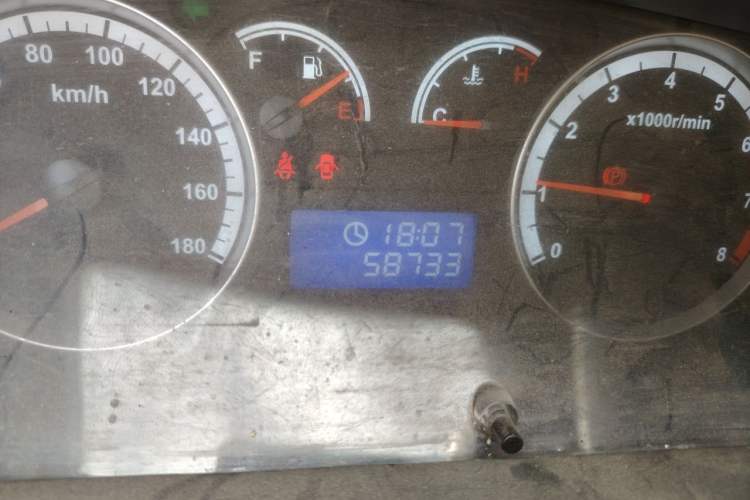 Used Foton Scenic G7 2019 2.4L Long Wheelbase High-Roof 2-Seater China VI 4K22D4M Odometer Close Up