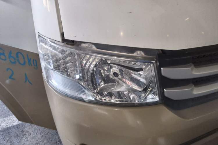 Used Foton Scenic G7 2019 2.4L Long Wheelbase High-Roof 2-Seater China VI 4K22D4M Right Front Headlight