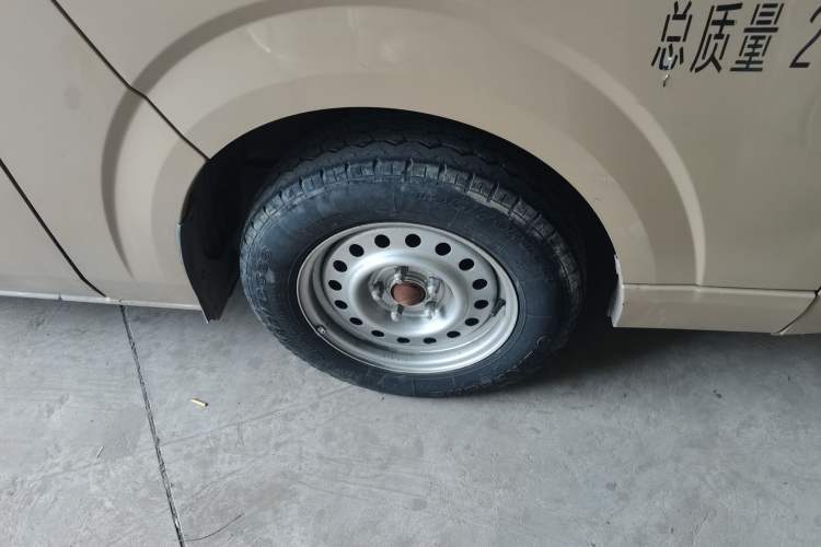 Used Foton Scenic G7 2019 2.4L Long Wheelbase High-Roof 2-Seater China VI 4K22D4M Right Front Wheel Hub
