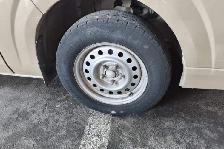 Used Foton Scenic G7 2019 2.4L Long Wheelbase High-Roof 2-Seater China VI 4K22D4M Right Front Wheel Hub