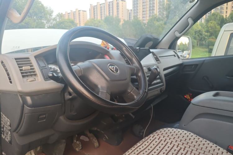 Used Foton Scenic G7 2020 2.4L Commercial Version Long Wheelbase High-Roof 2-Seat Van China VI Emission Standard 4K22D4M Center Console