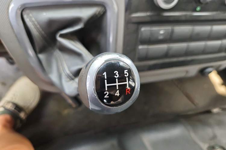 Used Foton Scenic G7 2020 2.4L Commercial Version Long Wheelbase High-Roof 4-Seater Van China VI Emission Standard Model 4K22D4M Gear Lever