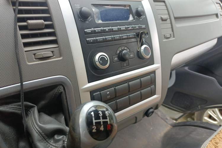 Used Foton Scenic G7 2020 2.4L Commercial Version Long Wheelbase High-Roof 2-Seat Van China VI Emission Standard 4K22D4M Audio And AC Panel