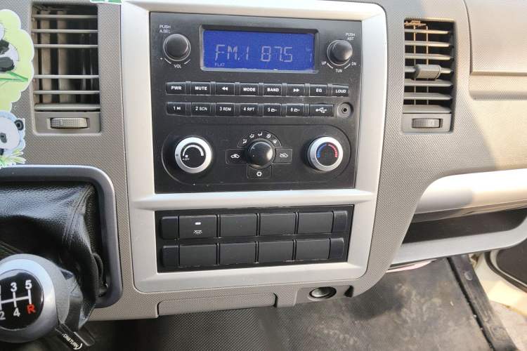 Used Foton Scenic G7 2020 2.4L Commercial Version Long Wheelbase High-Roof 6-Seater Business Vehicle China VI Emission Standard Model 4K22D4M Audio And AC Panel