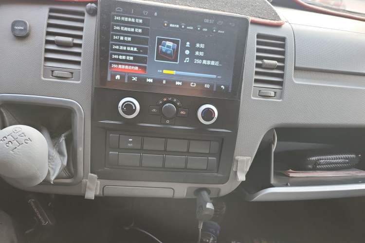 Used Foton Scenic G7 2020 2.4L Commercial Version Long Wheelbase High-Roof 5-Seater Van China VI Emission Standard 4K22D4M Audio And AC Panel