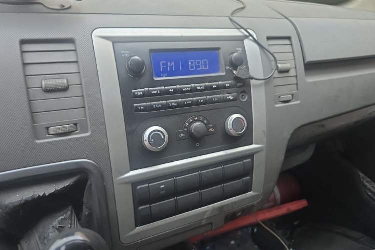 Used Foton Scenic G7 2020 2.4L Commercial Version Long Wheelbase High-Roof 2-Seat Van China VI Emission Standard 4K22D4M Audio And AC Panel