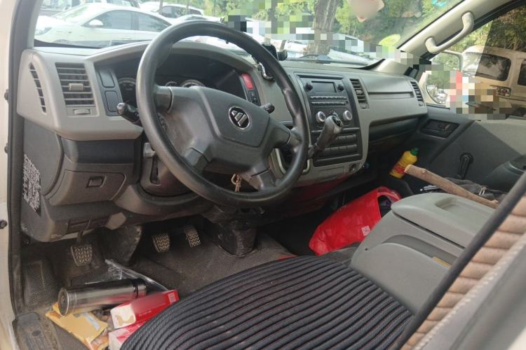 Used Foton Scenic G7 2020 2.4L Commercial Version Short Wheelbase High-Roof 2-Seat Van China VI Emission Standard 4K22D4M Center Console