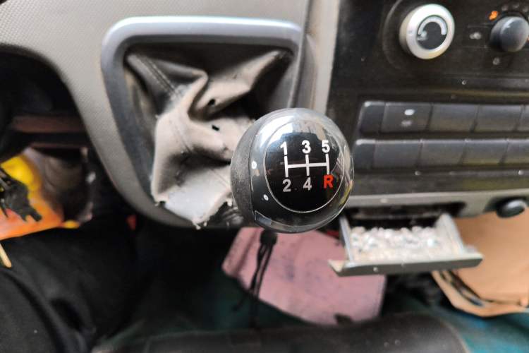 Used Foton Scenic G7 2020 2.4L Commercial Version Long Wheelbase High-Roof 2-Seat Van China VI Emission Standard 4K22D4M Gear Lever