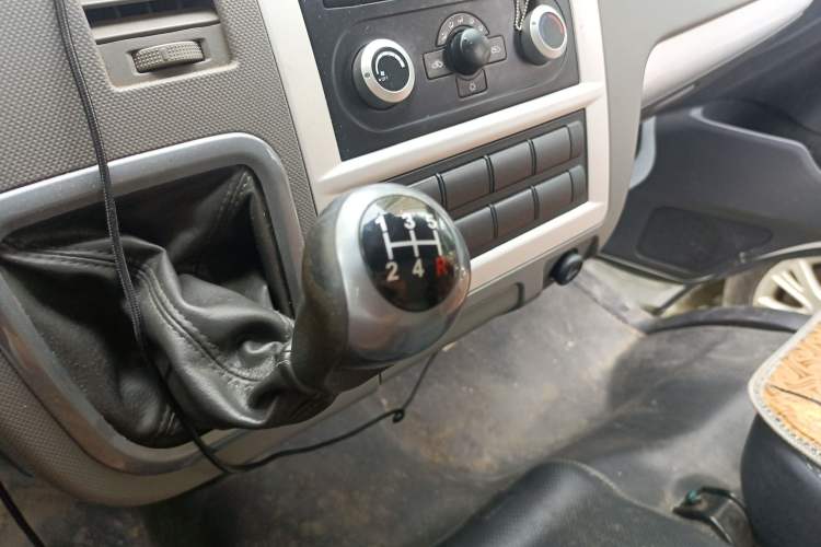 Used Foton Scenic G7 2020 2.4L Commercial Version Long Wheelbase High-Roof 2-Seat Van China VI Emission Standard 4K22D4M Gear Lever