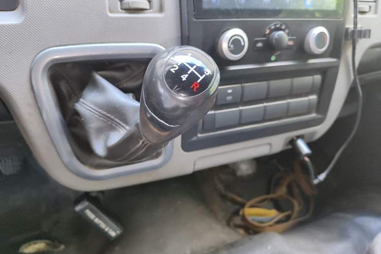 Used Foton Scenic G7 2020 2.4L Commercial Version Long Wheelbase High-Roof 2-Seat Van China VI Emission Standard 4K22D4M Gear Lever