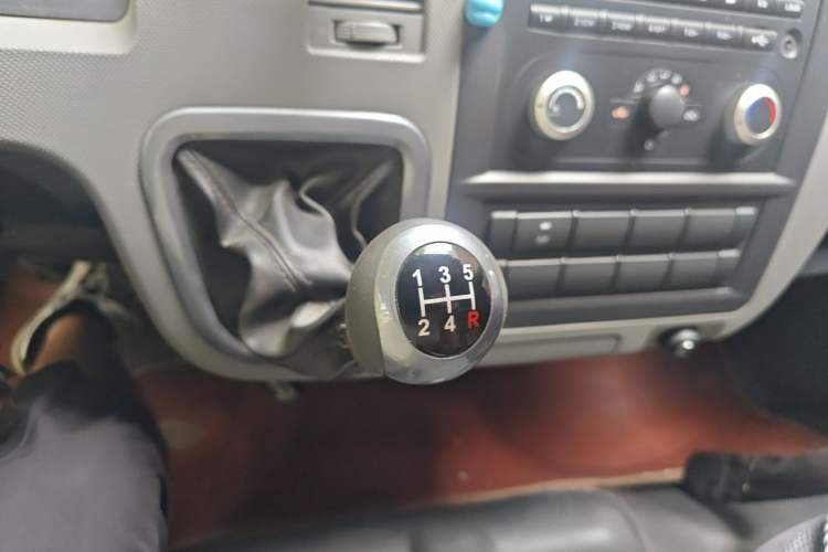 Used Foton Scenic G7 2020 2.4L Commercial Version Short Wheelbase Flat-Top 2-Seater Van China VI Emission Standard 4K22D4M Gear Lever