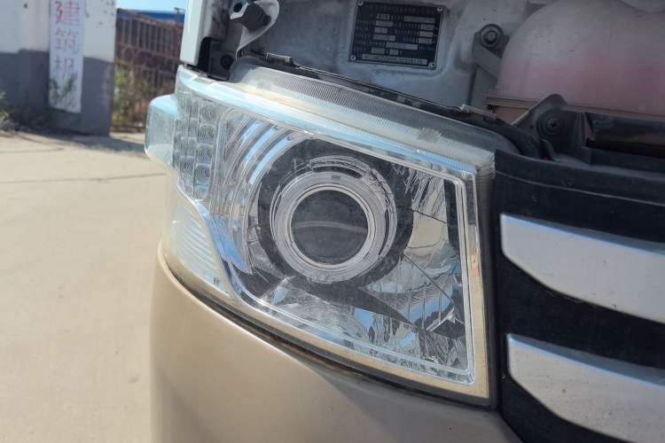 Used Foton Scenic G7 2020 2.4L Commercial Version Long Wheelbase High-Roof 2-Seat Van China VI Emission Standard 4K22D4M Right Front Headlight