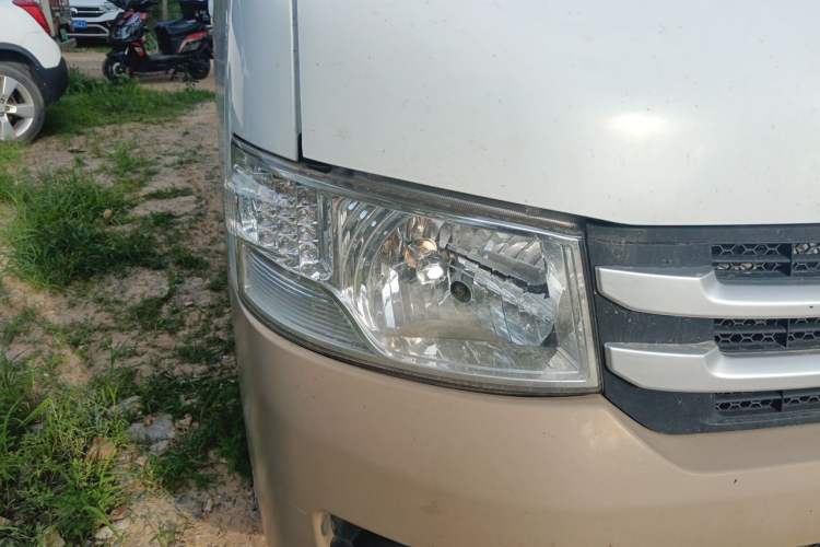 Used Foton Scenic G7 2020 2.4L Commercial Version Short Wheelbase High-Roof 2-Seat Van China VI Emission Standard 4K22D4M Right Front Headlight
