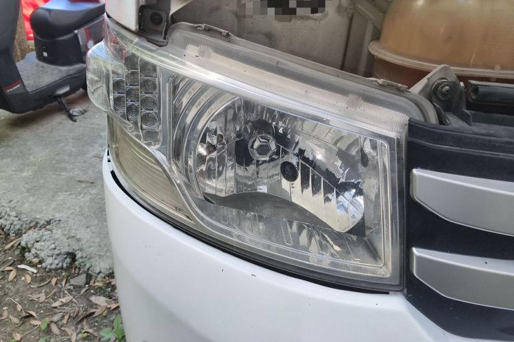 Used Foton Scenic G7 2020 2.4L Commercial Version Long Wheelbase High-Roof 2-Seat Van China VI Emission Standard 4K22D4M Right Front Headlight
