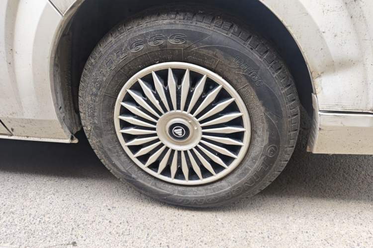 Used Foton Scenic G7 2020 2.4L Commercial Version Short Wheelbase Flat-Top 2-Seater Van China VI Emission Standard 4K22D4M Right Front Wheel Hub