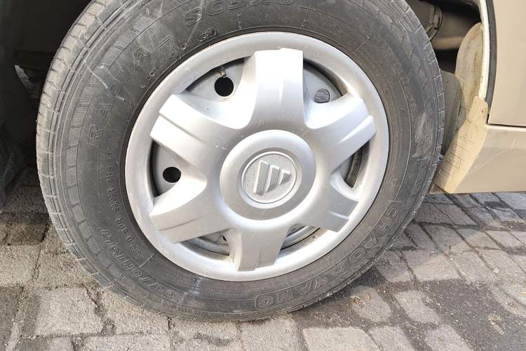 Used Foton Scenic G7 2020 2.4L Commercial Version Long Wheelbase High-Roof 6-Seater Business Vehicle China VI Emission Standard Model 4K22D4M Right Front Wheel Hub
