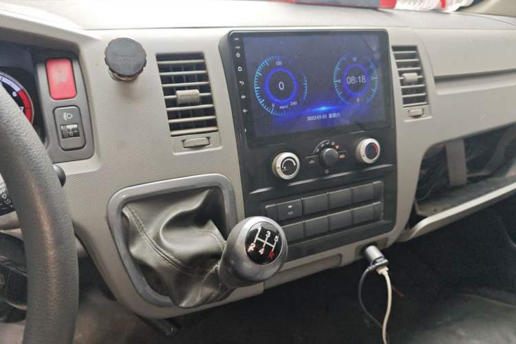 Used Foton Scenic G7 2021 2.4L Gasoline Commercial Version Long Wheelbase High Roof 6-Seater with Clear Windows Model 4K22D4M Audio And AC Panel