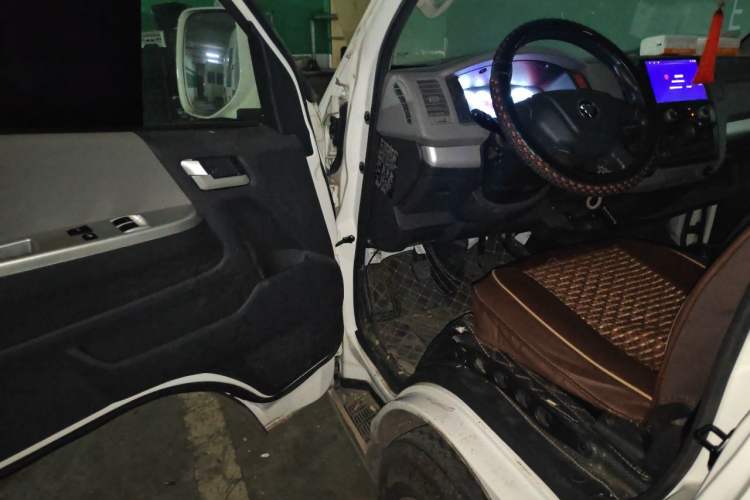 Used Foton Scenic G7 2021 2.4L Gasoline Commercial Version Short Wheelbase High Roof 6-Seater with Clear Window 4K22D4M Driver Seat