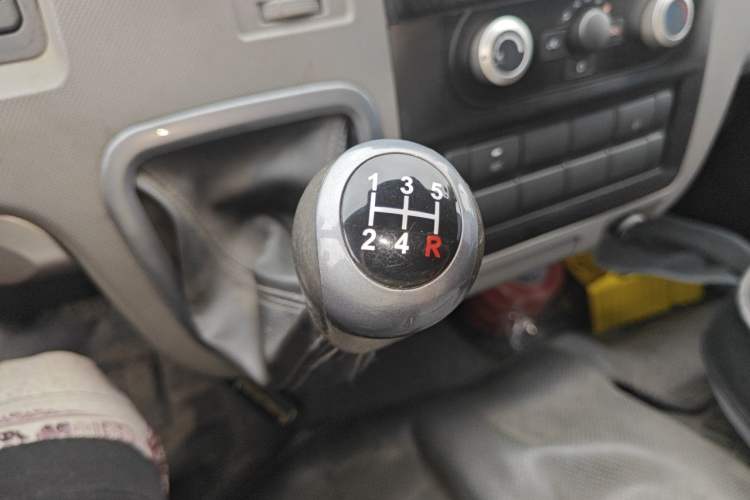 Used Foton Scenic G7 2021 2.0T Diesel Commercial Version Long Wheelbase High Roof 2-Seater Van D20TCIF1 Gear Lever