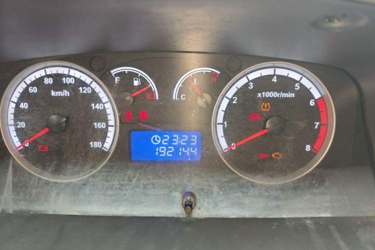 Used Foton Scenic G7 2021 2.4L Gasoline Commercial Version Long Wheelbase High Roof 6-Seater with Clear Windows Model 4K22D4M Odometer Close Up