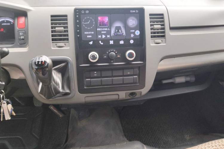 Used Foton Scenic G7 2021 2.0T Diesel Commercial Version Long Wheelbase High Roof 5-Seater Van D20TCIF1 Audio And AC Panel