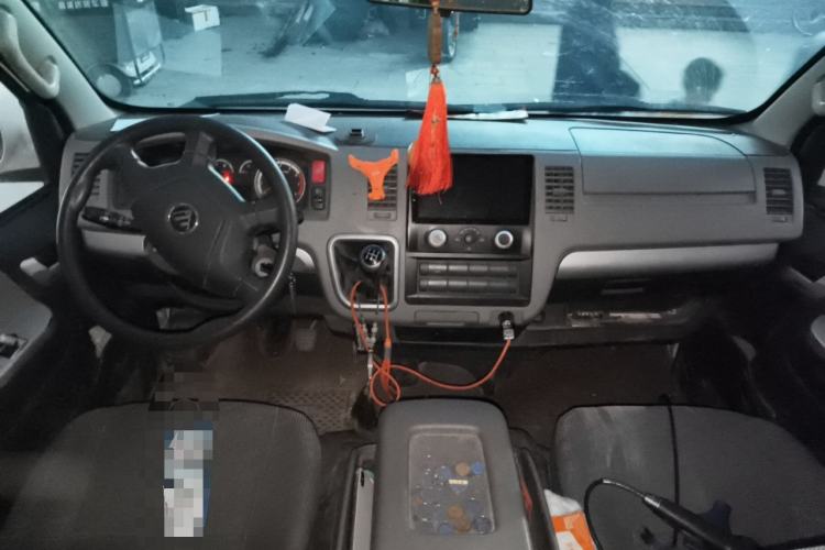Used Foton Scenic G7 2021 2.4L Gasoline Commercial Version Long Wheelbase High Roof 4-Seater Van – 4K22D4M Center Console