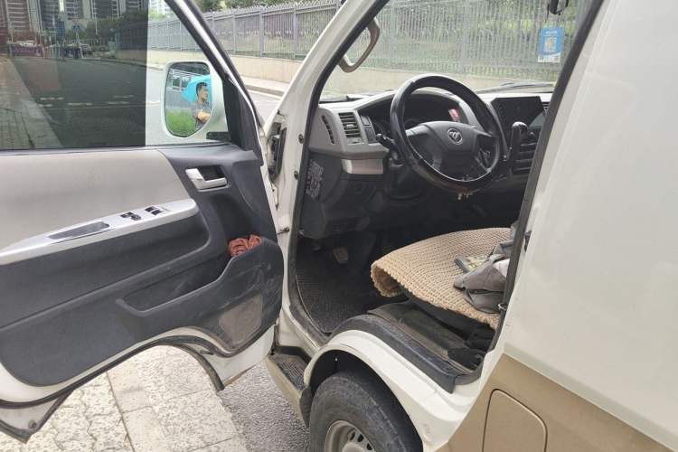 Used Foton Scenic G7 2021 2.0T Diesel Commercial Version Long Wheelbase High Roof 5-Seater Van D20TCIF1 Driver Seat