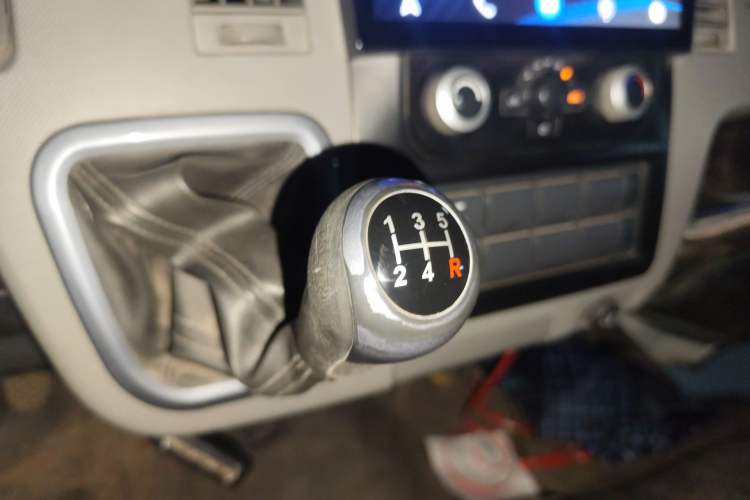 Used Foton Scenic G7 2021 2.4L Gasoline Commercial Version Long Wheelbase High-Roof 5-Seater Van 4K22D4M Gear Lever