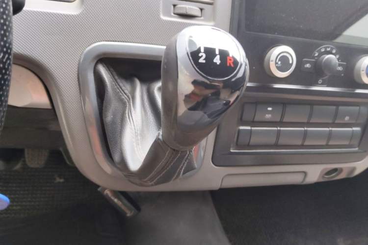 Used Foton Scenic G7 2021 2.0T Diesel Commercial Version Long Wheelbase High Roof 5-Seater Van D20TCIF1 Gear Lever