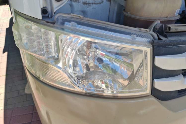 Used Foton Scenic G7 2021 2.4L Gasoline Commercial Version Long Wheelbase High-Roof 2-Seat Van 4K22D4M Right Front Headlight