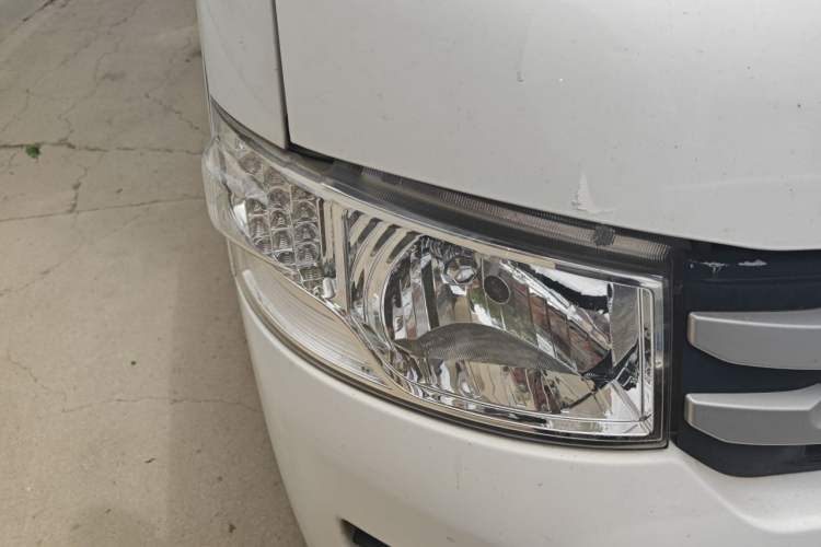 Used Foton Scenic G7 2021 2.4L Gasoline Commercial Version Short Wheelbase High-Roof 2-Seat Van 4K22D4M Right Front Headlight