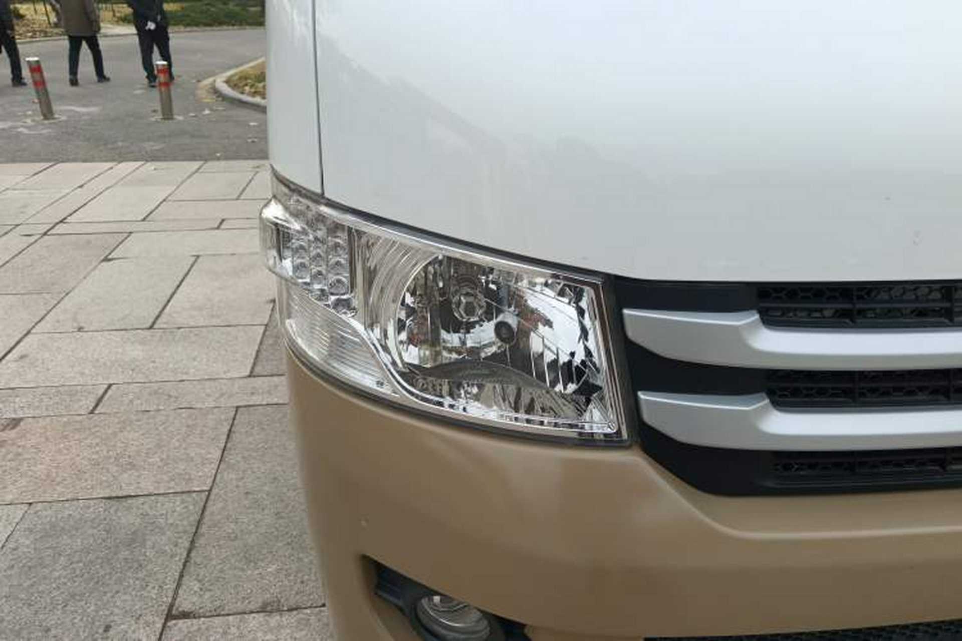 Used Foton Scenic G7 2021 2.4L Gasoline Commercial & Travel Version Long Wheelbase High-Roof 10-Seater Bus 4K22D4M Right Front Headlight