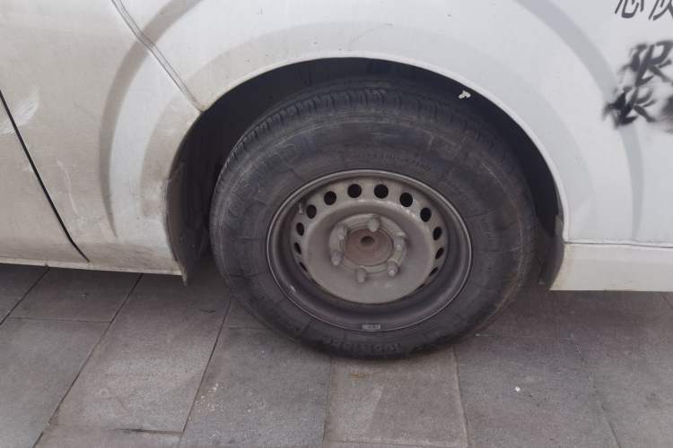 Used Foton Scenic G7 2021 2.4L Gasoline Commercial Version Long Wheelbase High Roof 4-Seater Van – 4K22D4M Right Front Wheel Hub