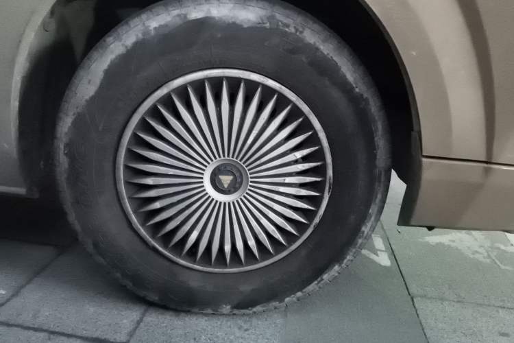 Used Foton Scenic G7 2021 2.4L Gasoline Commercial Version Long Wheelbase High Roof 4-Seater Van – 4K22D4M Right Front Wheel Hub